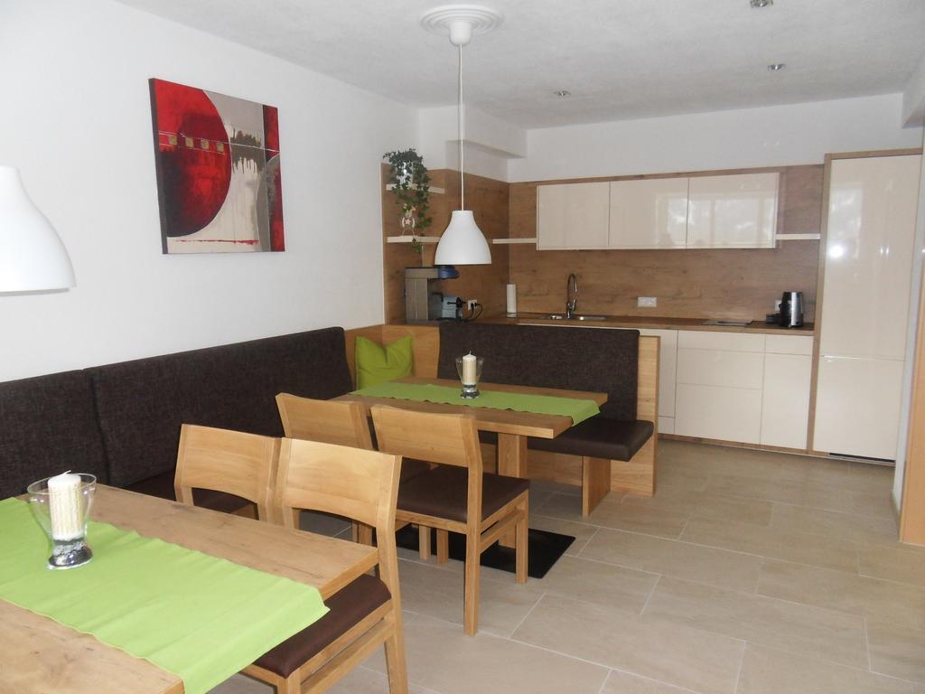 Haus Erhart Appartement Ladis Buitenkant foto
