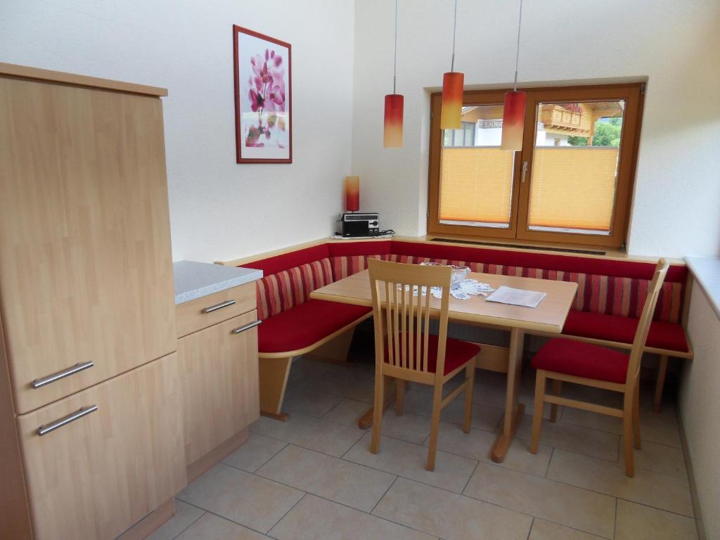 Haus Erhart Appartement Ladis Kamer foto