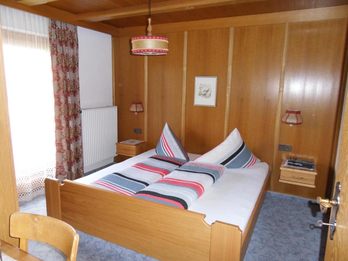 Haus Erhart Appartement Ladis Kamer foto